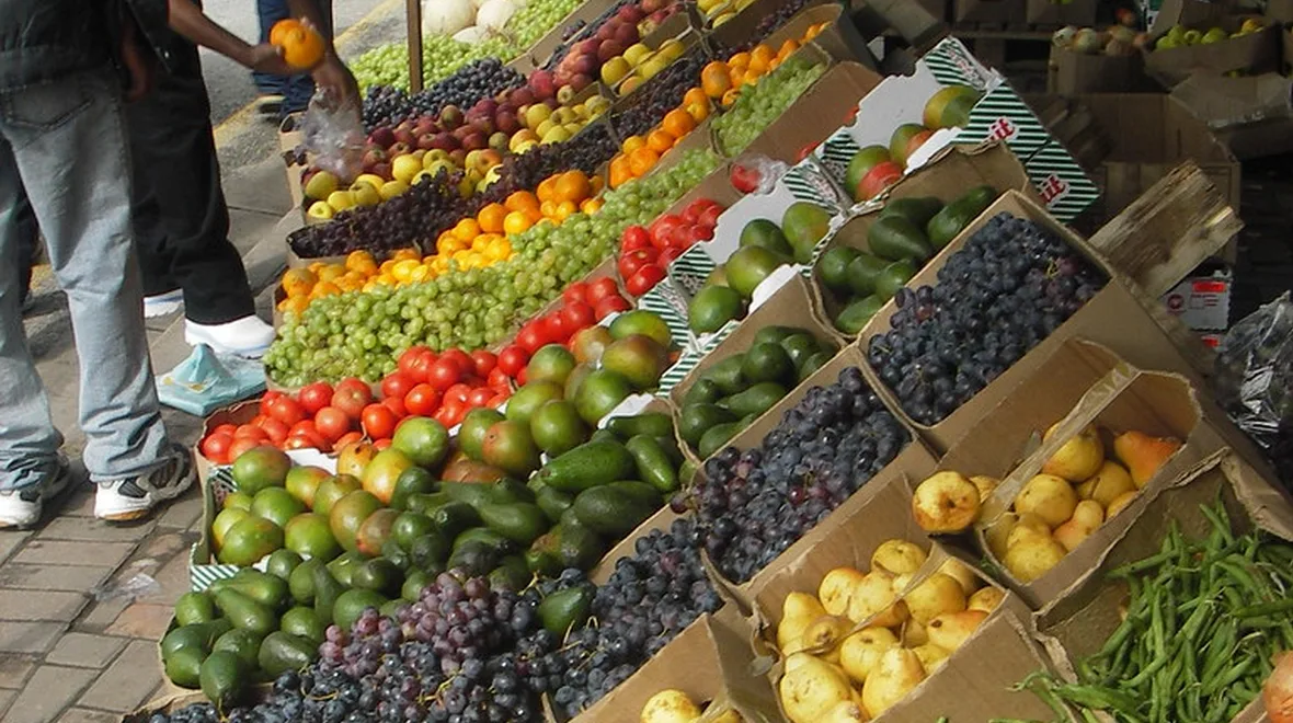 Живой продуктовый рынок показывает кухню региона быстрее любого ресторана.