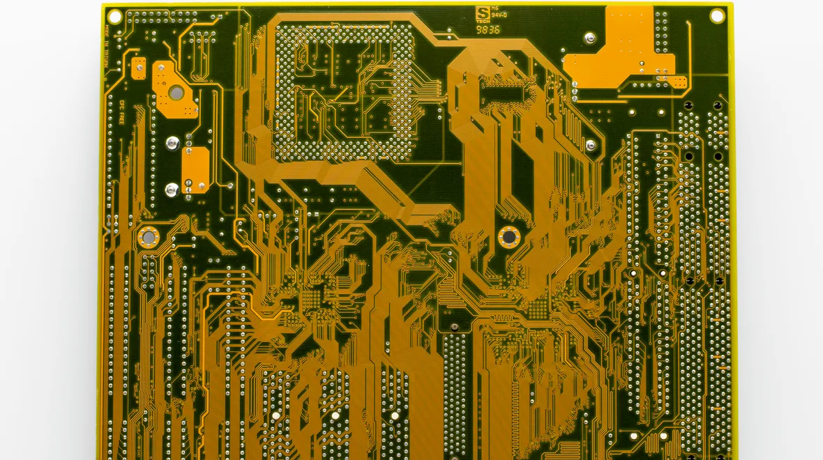 Слоты M.2 на многих платах делят линии PCIe с другими разъёмами — перед установкой второго накопителя стоит свериться с блок-схемой в мануале платы.